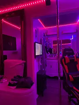 curvyfunlover online show from February 9, 2:14 am