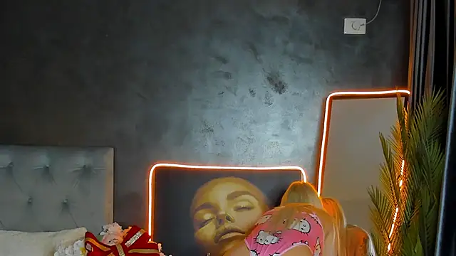 glossy blondegirl online show from December 22, 11:02 am