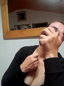 skayhot  online show from April 8, 1:35 pm