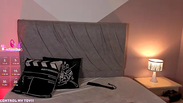 miaablack online show from October 18, 8:32 pm