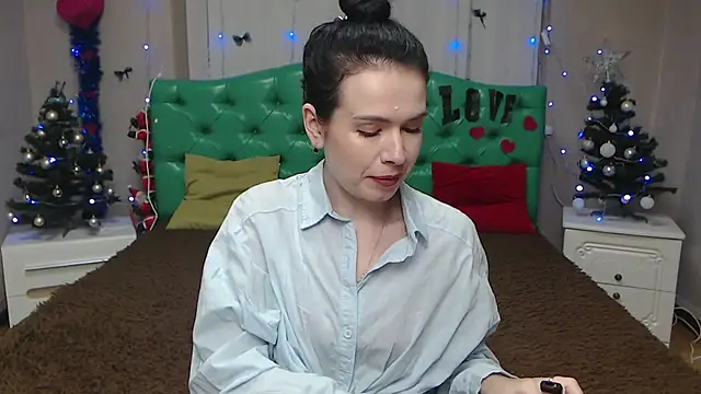 JasmineKouch online show from January 12, 6:35 pm