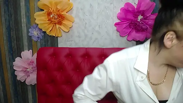 ElizabethSho online show from April 1, 5:10 pm