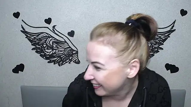 ElizabethSho online show from May 16, 5:12 pm
