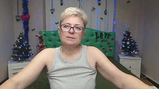 EmiliaGree online show from December 18, 6:23 pm