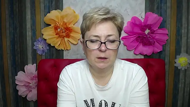 EmiliaGree online show from May 8, 5:27 pm