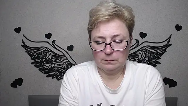 EmiliaGree online show from May 17, 5:23 pm