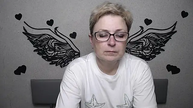 EmiliaGree online show from May 20, 5:10 pm