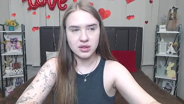 LauraHlot online show from May 7, 6:11 pm