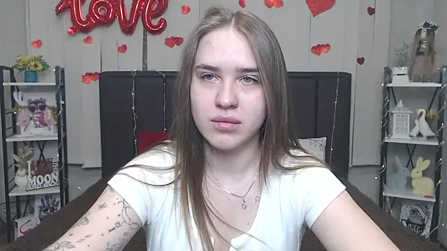 LauraHlot online show from May 19, 6:20 am