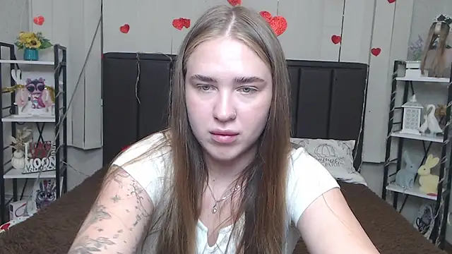 LauraHlot online show from July 10, 5:57 pm