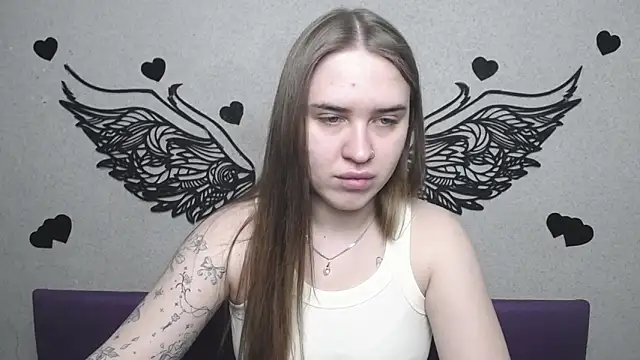 LauraHlot online show from May 6, 5:44 am