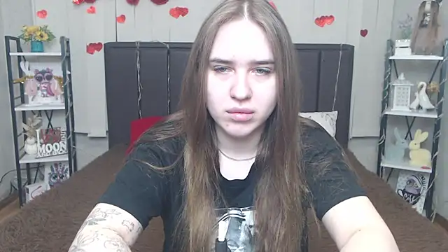 LauraHlot online show from May 14, 5:30 pm