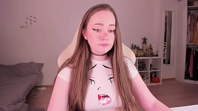 WalkingGirl online show from December 3, 9:06 pm