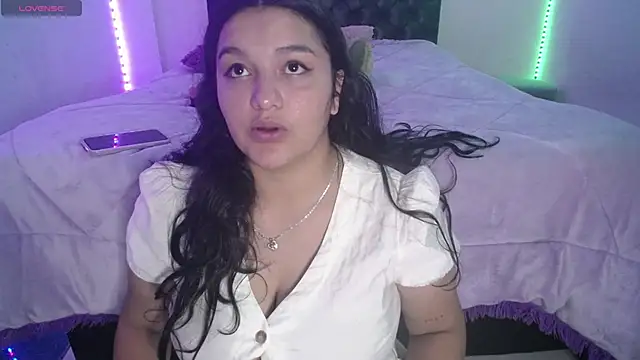 Laurenkenner  online show from May 6, 6:56 pm