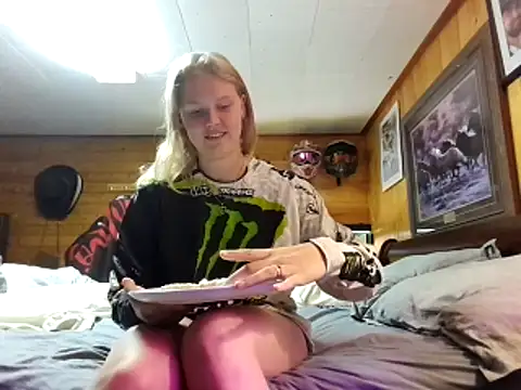Ryan and Aurora online show from May 11, 4:04 pm