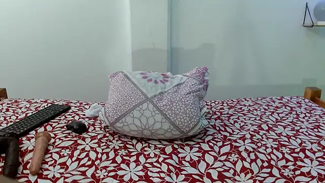 evaleribigtits18 online show from May 6, 1:09 am