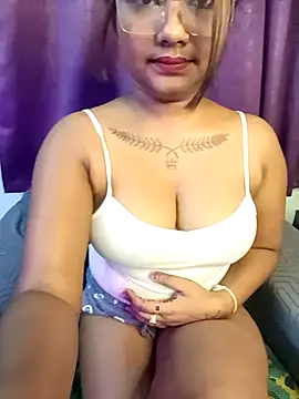 Hot Urvi online show from October 28, 3:40 pm