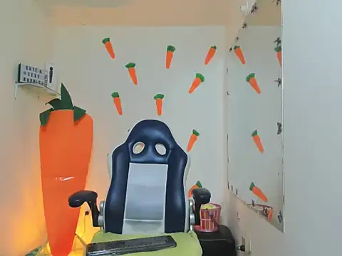 alexa-cooper- online show from April 4, 1:10 pm