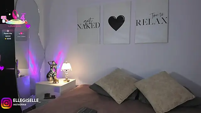 ElleGisellee online show from May 6, 4:38 am