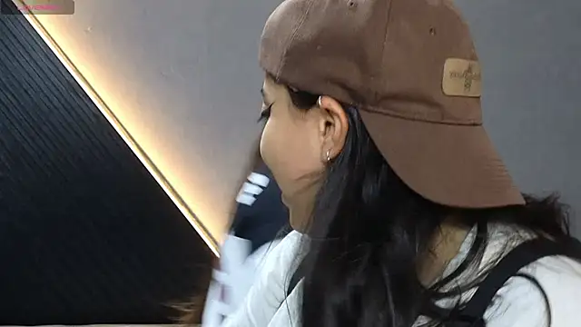 Laia and Aloby online show from March 2, 10:04 pm