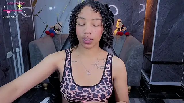 Violeth b online show from May 11, 2:45 pm