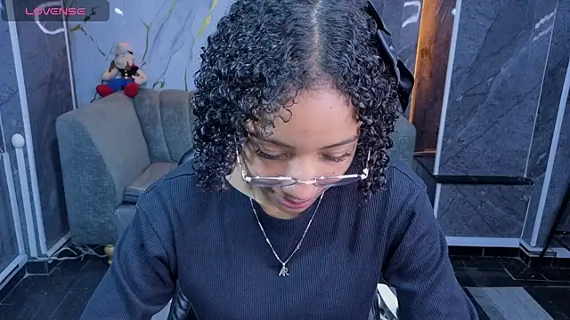 Violeth b online show from May 20, 1:08 pm