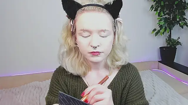 EdythElswick online show from April 4, 4:55 am