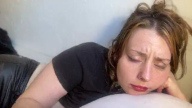 Snapshot of SkarlettRose96 chatting on September 12, 2:46 pm SkarlettRose96 online show from September 12, 2:46 pm