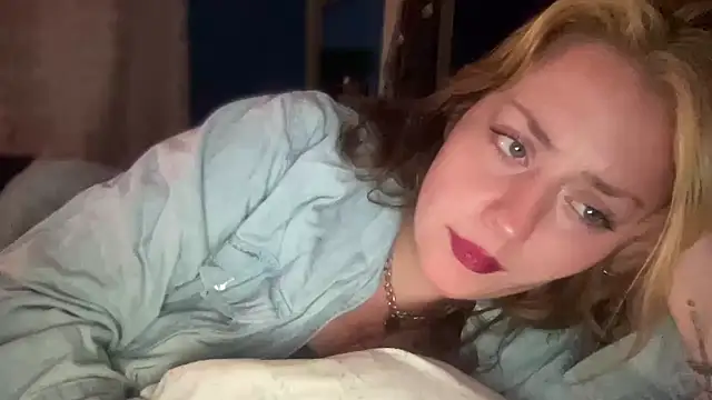 Snapshot of SkarlettRose96 chatting on October 4, 9:15 am SkarlettRose96 online show from October 4, 9:15 am