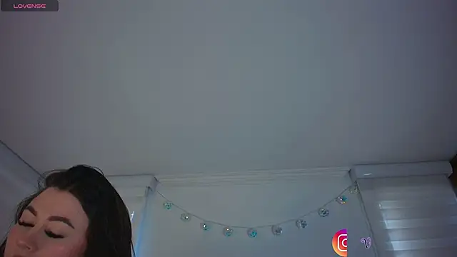 venusleroy  online show from January 14, 10:26 pm