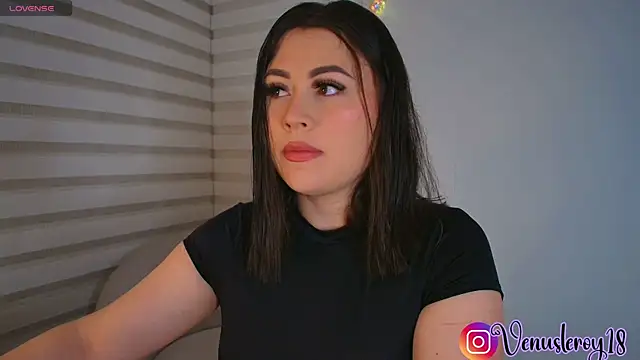 venusleroy  online show from December 13, 11:10 pm