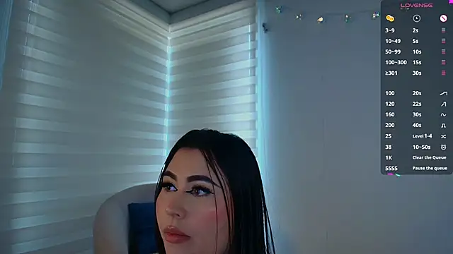 venusleroy  online show from April 4, 5:23 pm