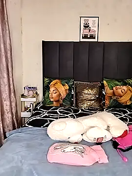 quenliyasa online show from May 20, 8:39 pm