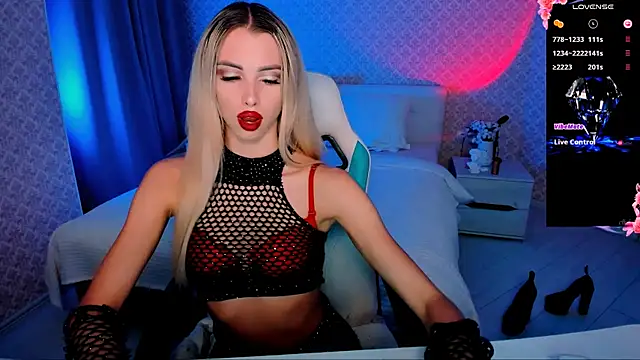 Snapshot of Emilia_Klar chatting on September 18, 8:02 am Emilia Klar online show from September 18, 8:02 am
