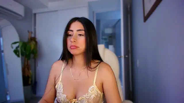 auroracaruso11 online show from October 23, 8:37 pm