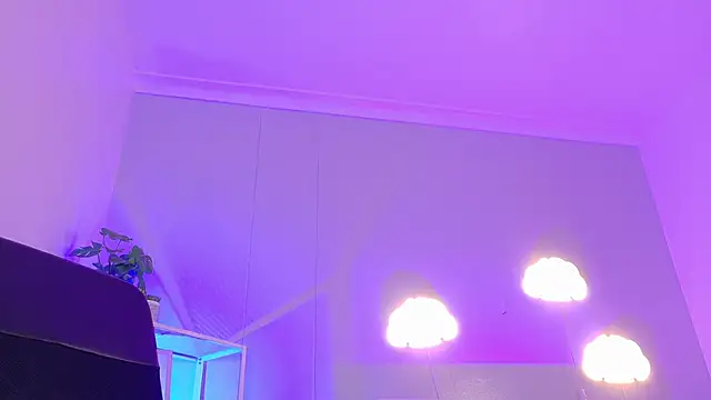 ParisFox  online show from April 6, 8:21 pm