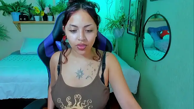Liittleluaa  online show from October 3, 1:49 pm