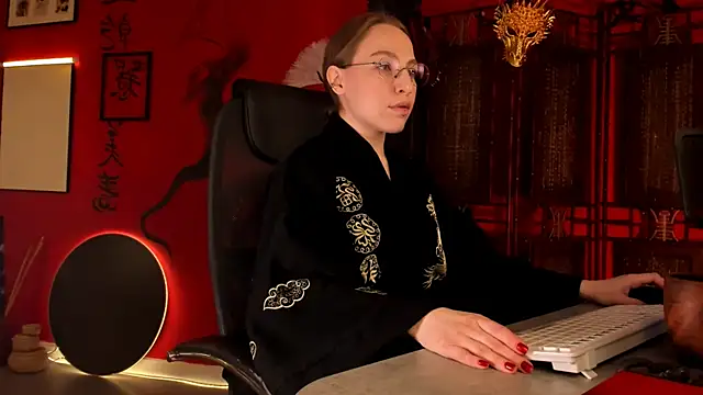 AphexQueen online show from January 18, 9:27 am