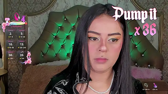 SoffiQueen online show from May 18, 2:34 pm
