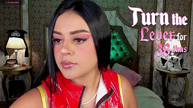 SoffiQueen online show from May 27, 1:41 pm
