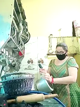 heenage online show from February 26, 9:19 am