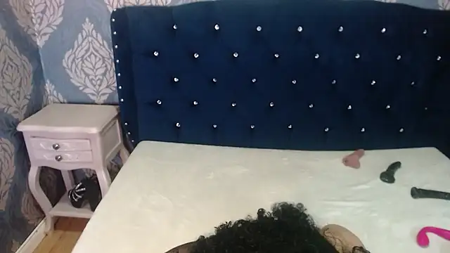 Sofiacowperx online show from May 19, 1:18 pm