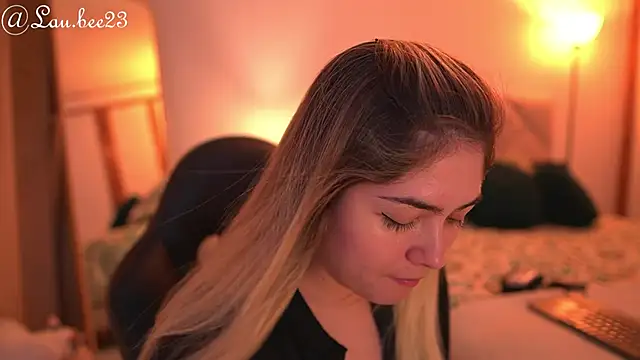 Lau Bee online show from October 7, 6:23 pm