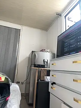 ZoeJohnsoon online show from October 31, 4:33 pm