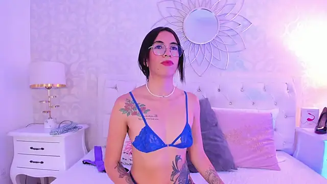 Clarisse28 online show from September 18, 7:01 pm