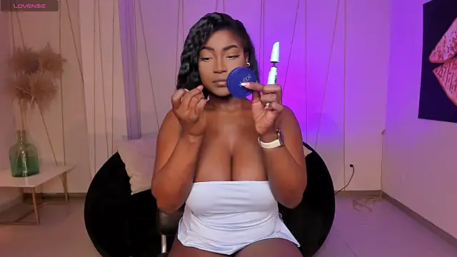 SavannahStorm online show from May 23, 1:20 pm