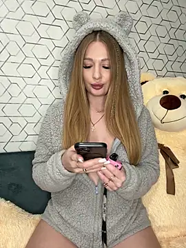 Tatti-Go online show from October 25, 1:08 pm