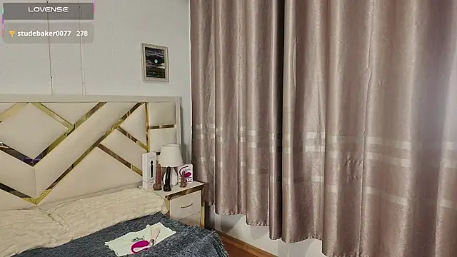 carolineamber  online show from May 7, 2:38 am