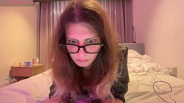 Alice Pinkhead online show from April 30, 8:19 am