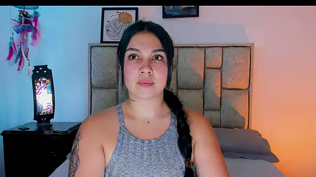 brianaGuzman online show from May 16, 5:34 pm